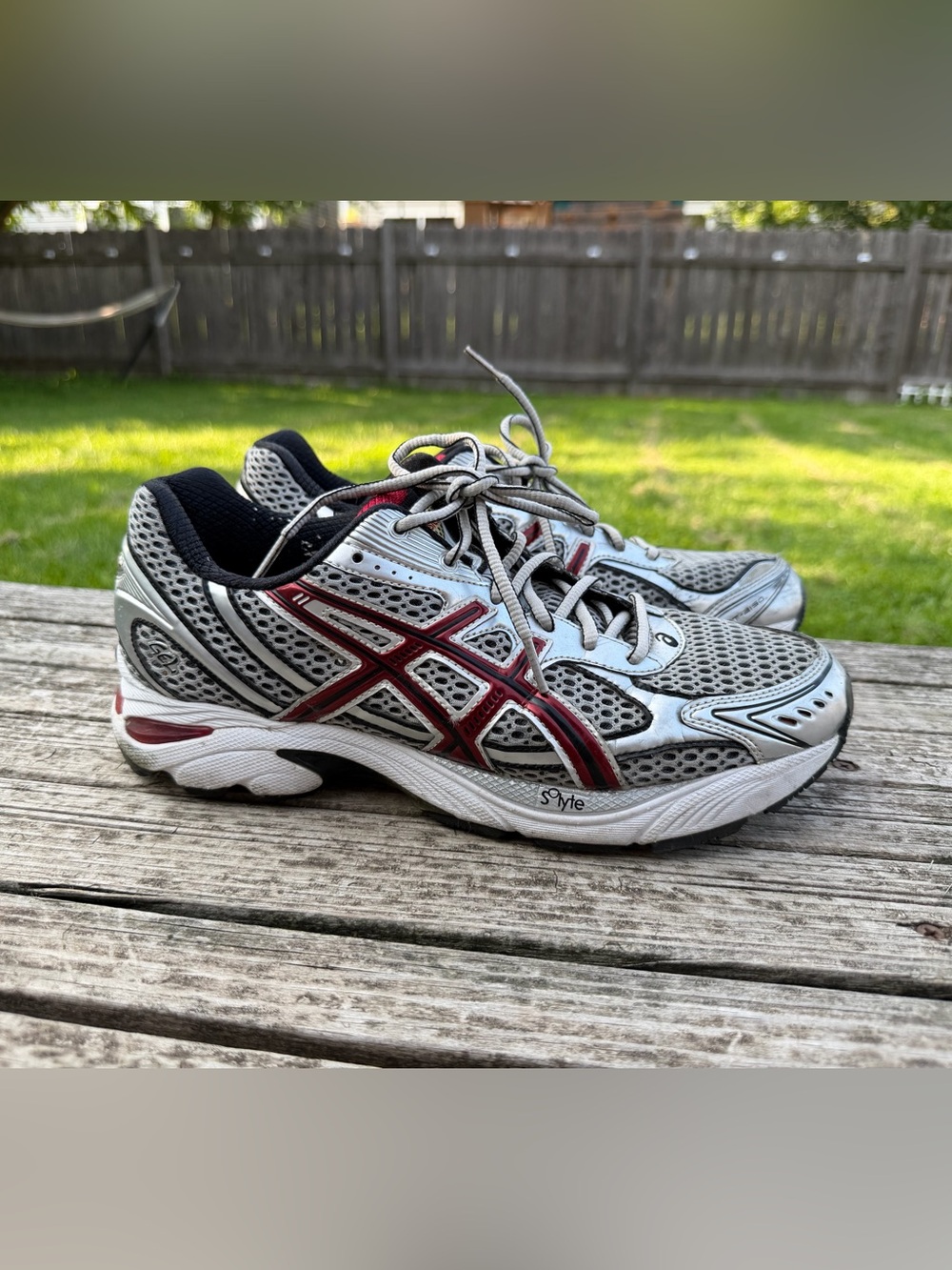 Vintage ASICS GT-2150 Silver/Red Tech Runner - Size 8.5 Men’s